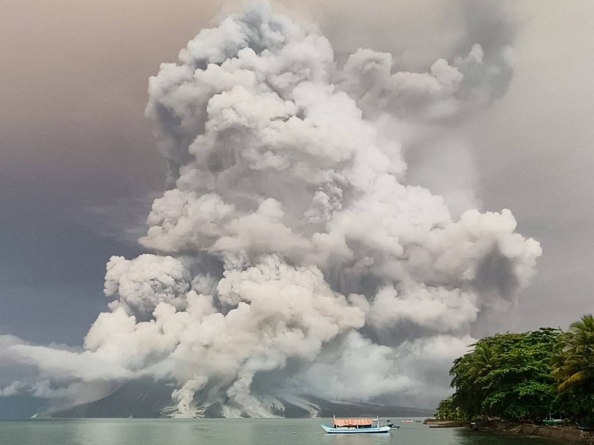 BLEW ITS TOP Mount Ruang’s eruption is pictured from Tagulandang Island in Sitaro district, North Sulawesi province, central Indonesia, on Tuesday, April 30, 2024. AFP PHOTO