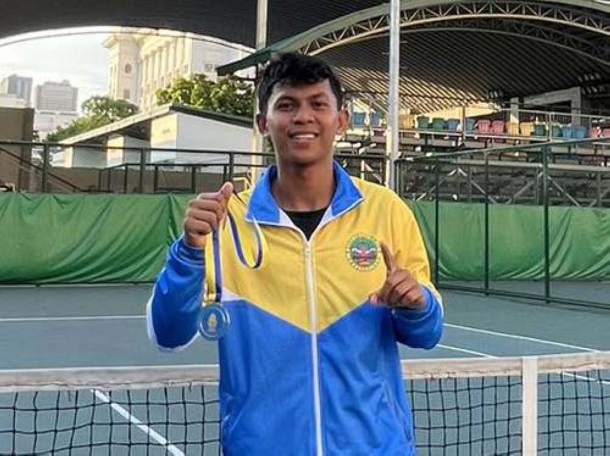 Sherwin Nuguit of Perpetual Help won the gold medal in the secondary boys tennis of the NCR meet to qualify for the 2024 Palarong Pambansa to be held in Cebu in July. PHOTO BY DENNIS ABRINA

His cousin Aries Nuguit also won the gold in secondary girls tennis to also qualify for the Palarong Pambansa.