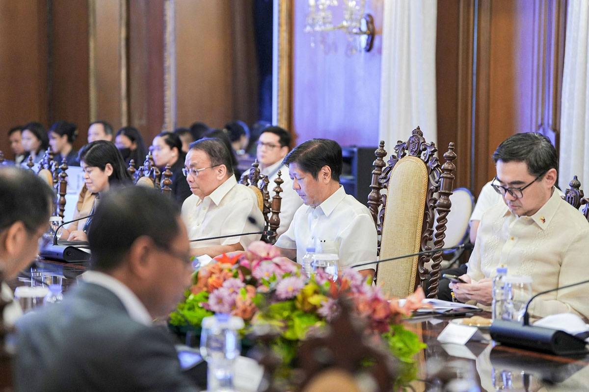 In a sectoral meeting in Malacañang, President Ferdinand R. Marcos Jr.  said MSMEs must be fully equipped with modern technology to keep up with the physical and online demands amid technological advancements. Presidential Communications Office