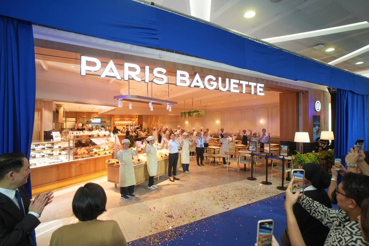 Paris Baguette introduces French elegance and Korean innovation to the Philippines as it unveils its first store in SM Mall of Asia. CONTRIBUTED PHOTO