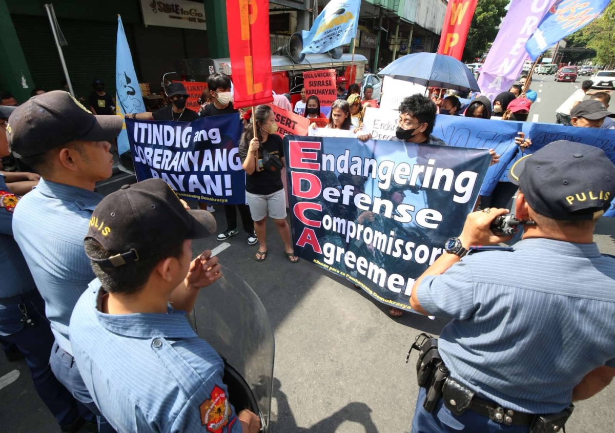 MILITANTS IN MENDIOLA The Manila Times