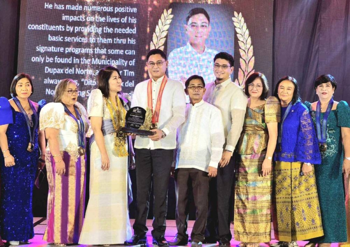 Dupax Del Norte Mayor Gets Award The Manila Times