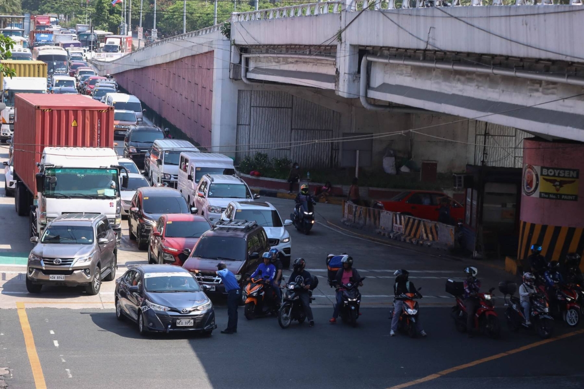 HEAVY TRAFFIC The Manila Times