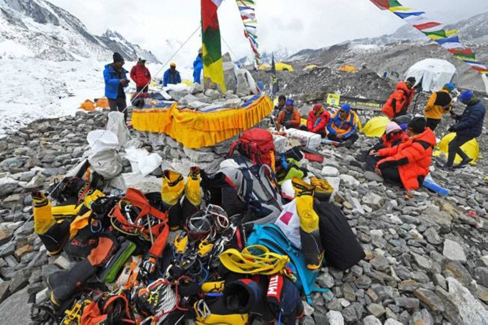 Covid invades Mount Everest | The Manila Times