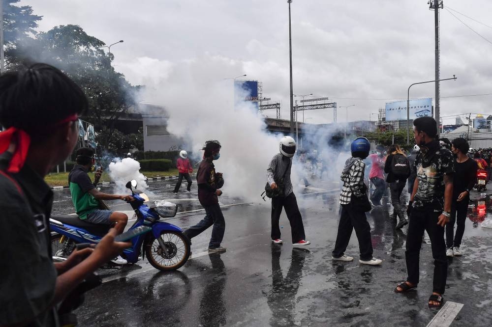 Thousands Join Convoy Protests Against Thai Pm The Manila Times