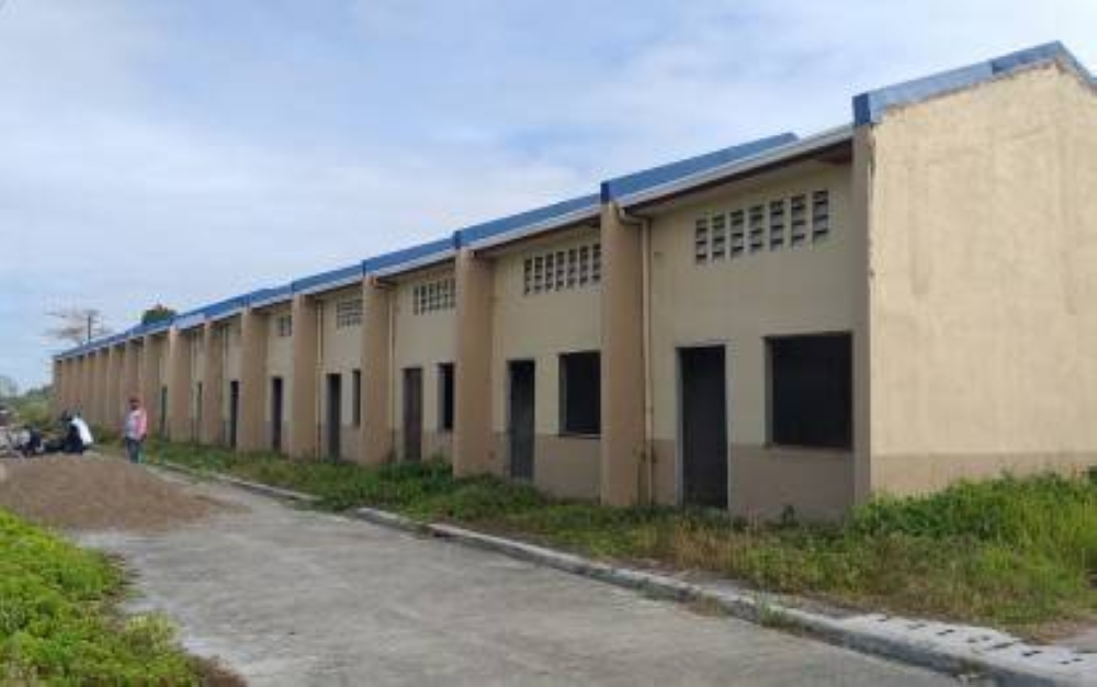 yolanda-victims-get-housing-units-the-manila-times