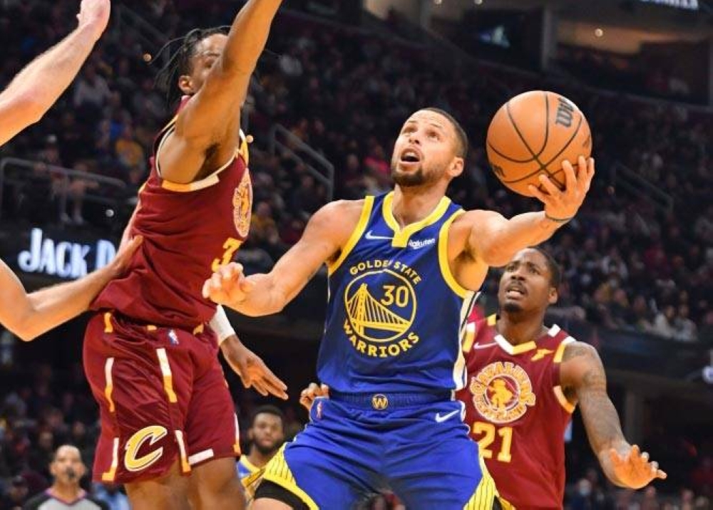 Streaking Warriors Beat Up Cavaliers | The Manila Times