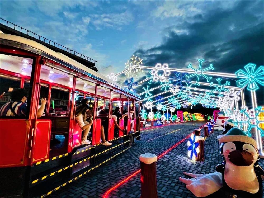 Five Ways To Light Up Christmas At SM | The Manila Times