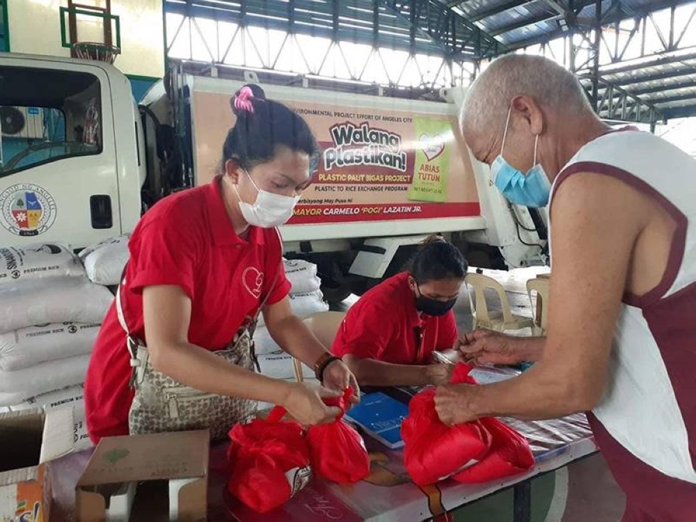 Plastic-to-rice exchange program launched | The Manila Times