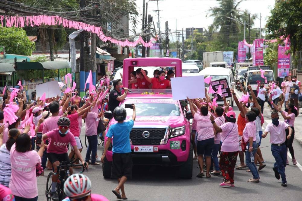 LOOK: Leni-Kiko motorcade in Camarines Sur | The Manila Times