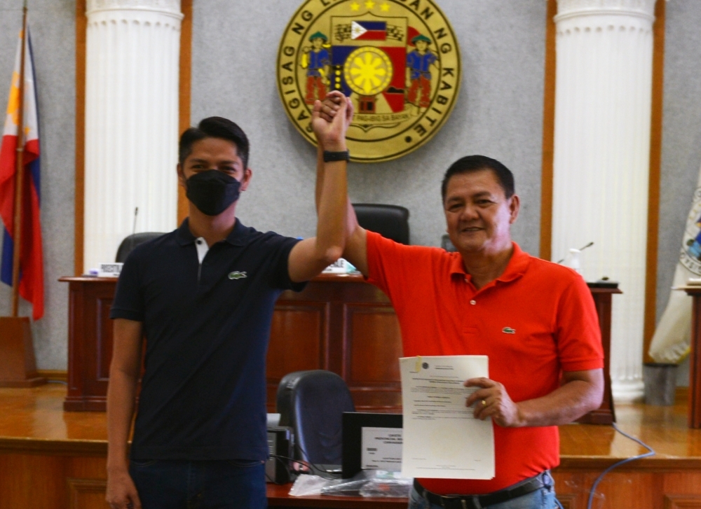 Silang Mayor-elect lawyer Kevin Anarna raises the hands of his uncle, Cavite Fifth District Board Member-elect Marcus Amutan, during the proclamation of winners at the session hall of Sangguniang Panlalawigan in Trece Martires City, on Tuesday, May 10, 2022. PHOTO BY DENNIS ABRINA