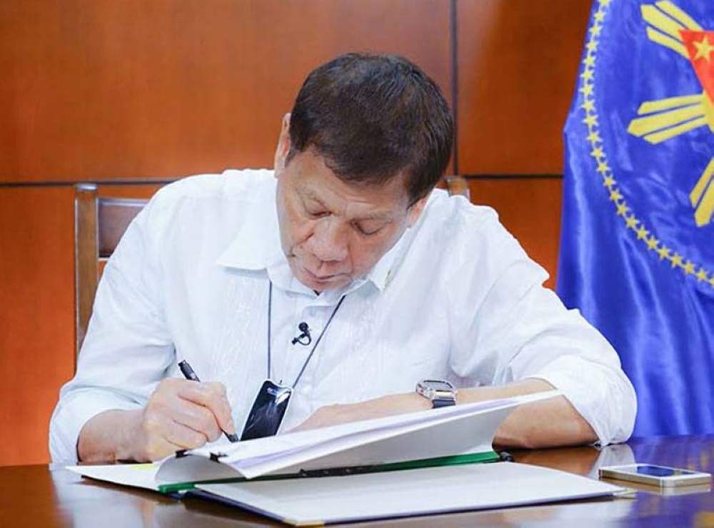 Duterte Extends Franchise Of Telecom Firms | The Manila Times