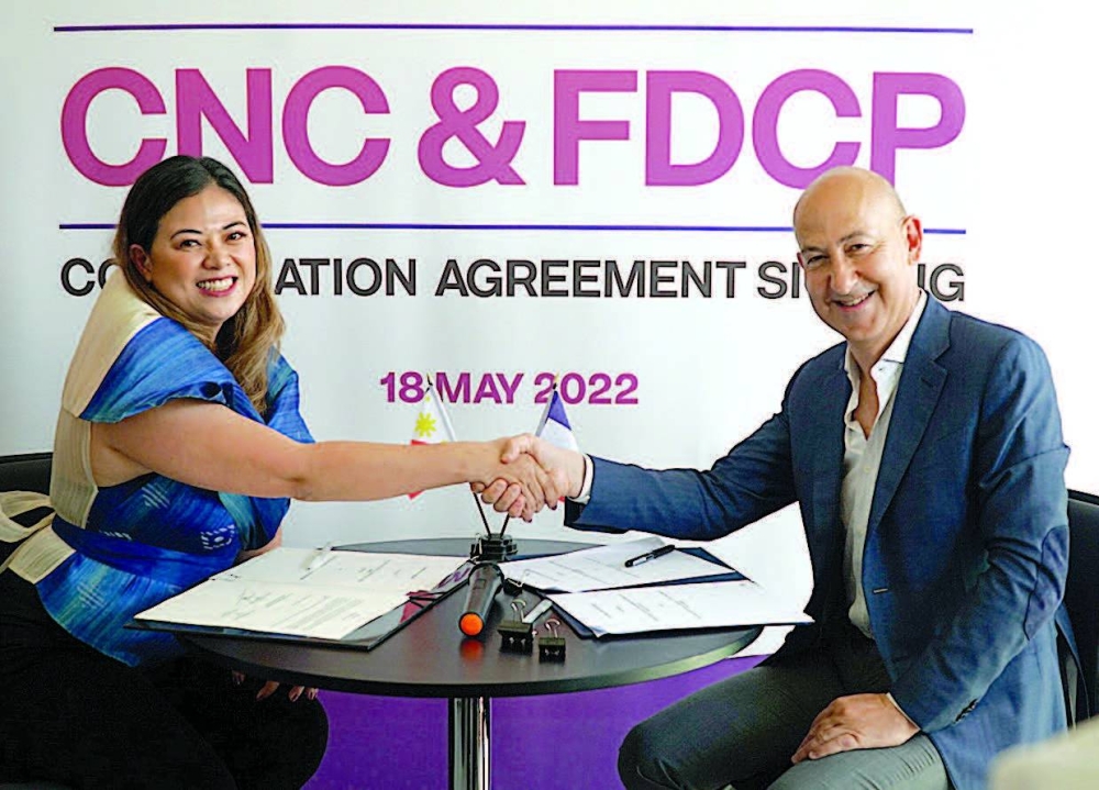 DIAMOND HANDSHAKE. To mark the celebration of 75 years of diplomatic relations between France and the
Philippines, the FDCP and its leading counterpart, the Centre National du Cinéma et de l’image animée or
National Centre for Cinematography (CNC) of France, renewed the cooperation agreement on May 18 at the
Philippine-Singapore Pavilion during the 75th Cannes Film Festival and March du Film. Diño beams with her French
counterpart CNC COO, Olivier Henrard, who has also become a mentor, ally and friend, after they both inked
more years of working together.