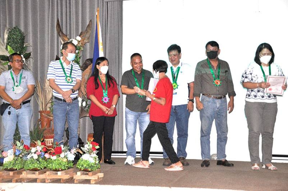 639 land titles awarded to farmers in Isabela | The Manila Times