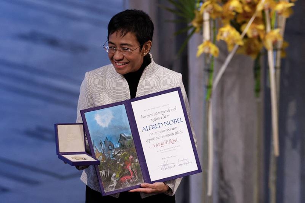 Nobel Peace Prize laureate Maria Ressa of the Philippines poses with the Nobel Peace Prize diploma and medal during the gala award ceremony for the Nobel Peace prize on December 10, 2021 in Oslo. AFP PHOTO