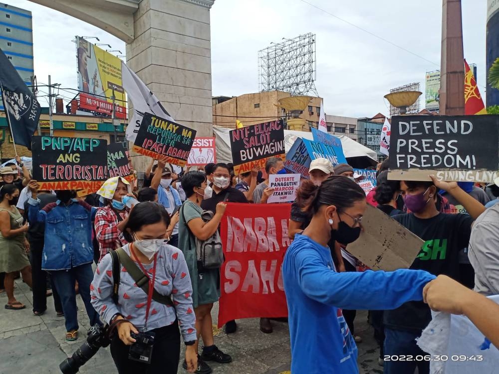 Pro-, anti-Marcos rallyists gather in Manila | The Manila Times