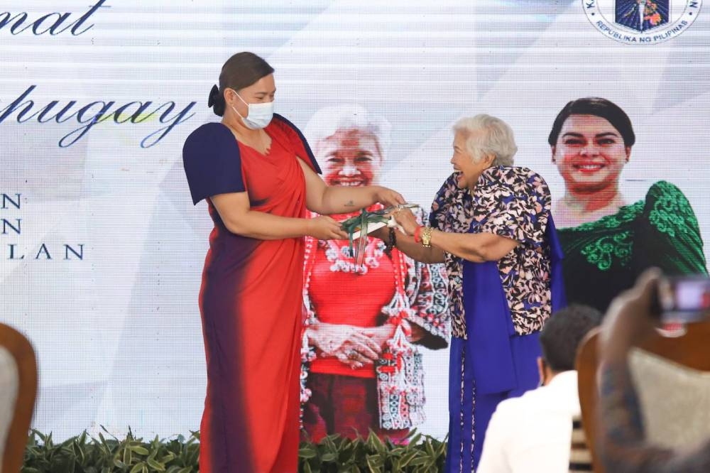 Briones Turns Over Deped To Vp Sara 