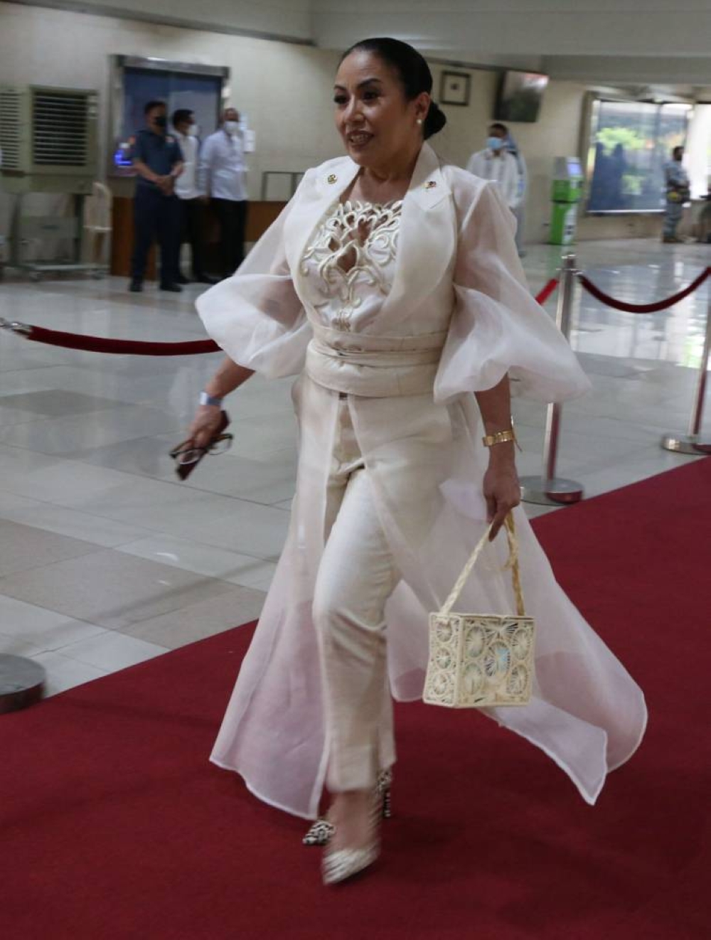 Simple glam on the SONA red carpet - PressReader