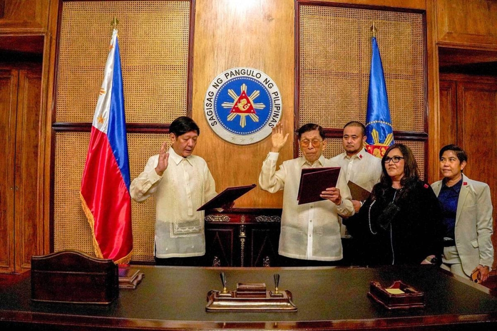 Enrile takes oath as President's chief legal counsel | The Manila Times