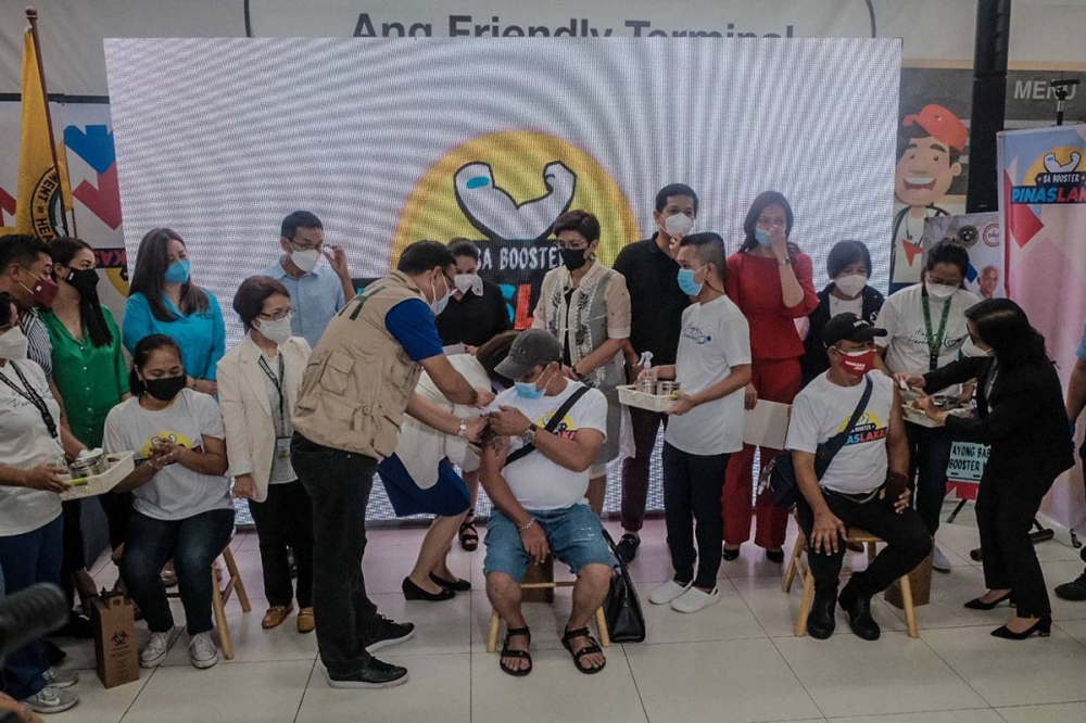 Pinas LakasDepartment of Health Officer in Charge Maria Rosario Vergeire led the launch of ‘Pinas Lakas’ booster campaign at the PITX Public Terminal in Parañaque City on Tuesday, July 26, 2022. The program aims to increase booster coverage in line with the directive of President Ferdinand Marcos Jr. PHOTO BY JOHN RYAN BALDEMOR