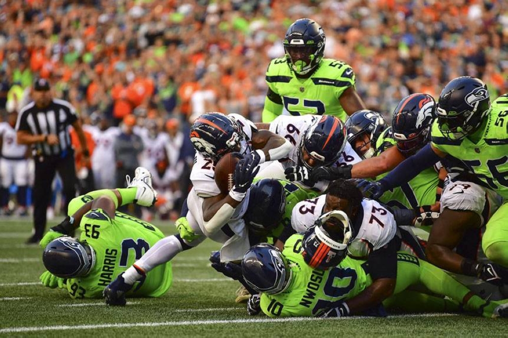 NFL: Seahawks survive Russell Wilson's return, defeat Broncos - Los Angeles  Times