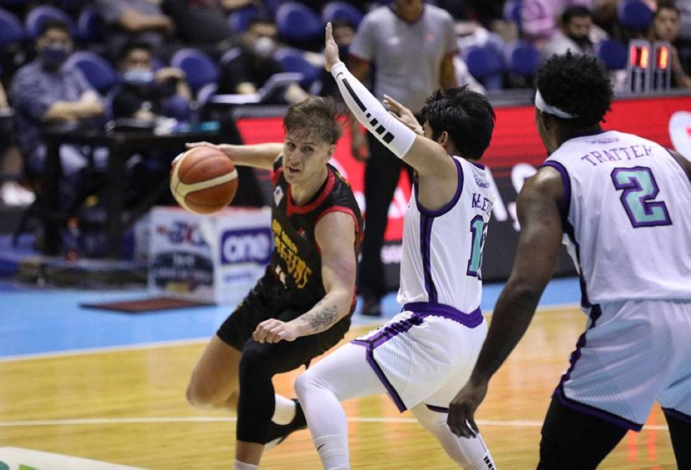 Bay Area goes 4-0, keeps Converge at bay in PBA