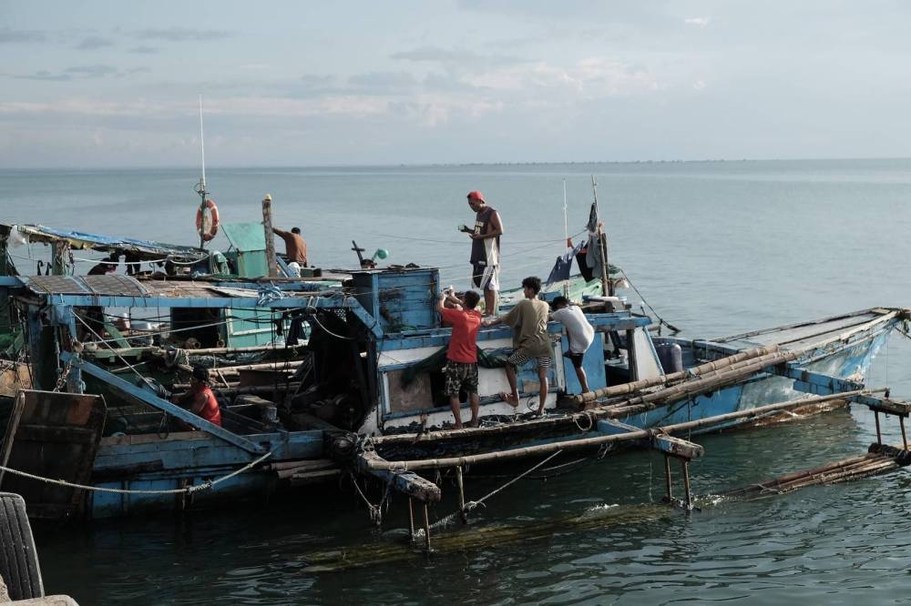 Filipinos still hesitant to fish at WPS | The Manila Times