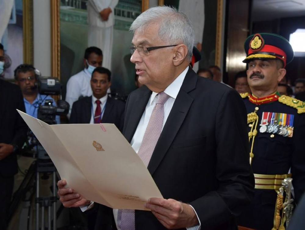 Sri Lanka legislators OK presidential power cut thumbnail