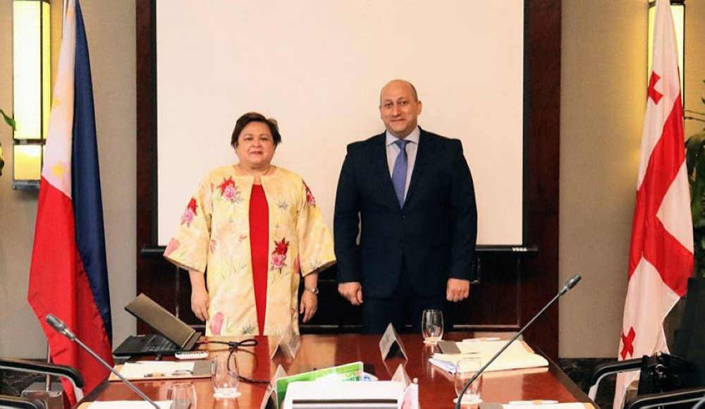 DFA Undersecretary Ma. Theresa P. Lazaro (left) meets with Georgian Deputy Foreign Minister Alexander Khvtisiashvili (right) for the 2nd PH-GE Political Consultations held on 27 October 2022 in Manila. (DFA-OPCD Photo)