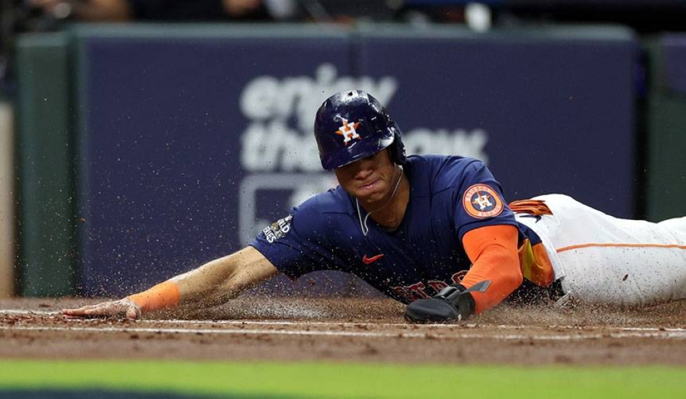 Game 4 of World Series postponed by rain