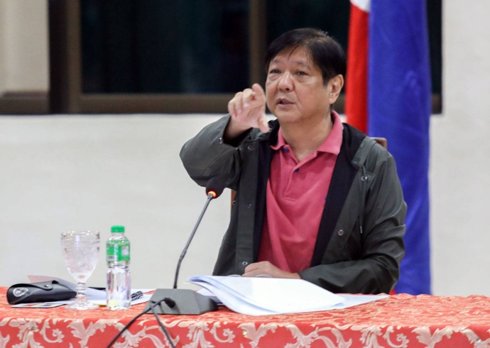 PRESIDENT Ferdinand “Bongbong” Marcos Jr. together with other officials during the situational briefing at Kampilan Clubhouse, Camp BGen Gonzalo H. Siongco, 6ID PA, Awang Dos, Maguindanao Del Norte. (PHOTO CREDIT: OFFICE OF THE PRESS SECRETARY)