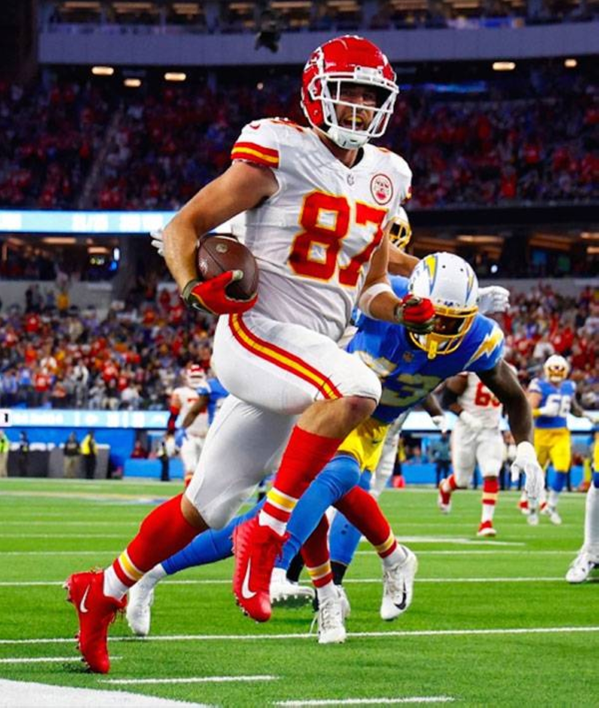 Kelce, Mahomes Power Chiefs Past Chargers | The Manila Times