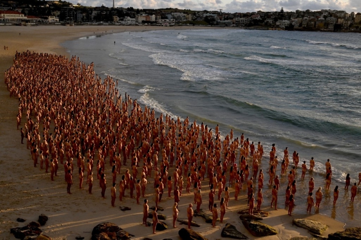 Assie Nude Beach Video Free - Thousands strip for art on Sydney's Bondi beach | The Manila Times