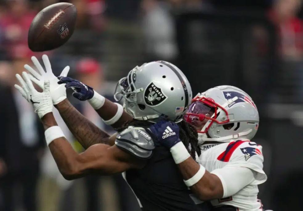 Raiders news: Davante Adams needs to get the ball more vs the Patriots -  Silver And Black Pride