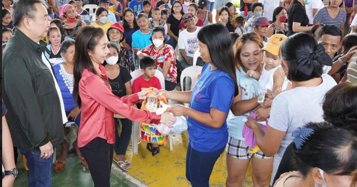 Team Tolentino distributes groceries to Cavite residents | The Manila Times