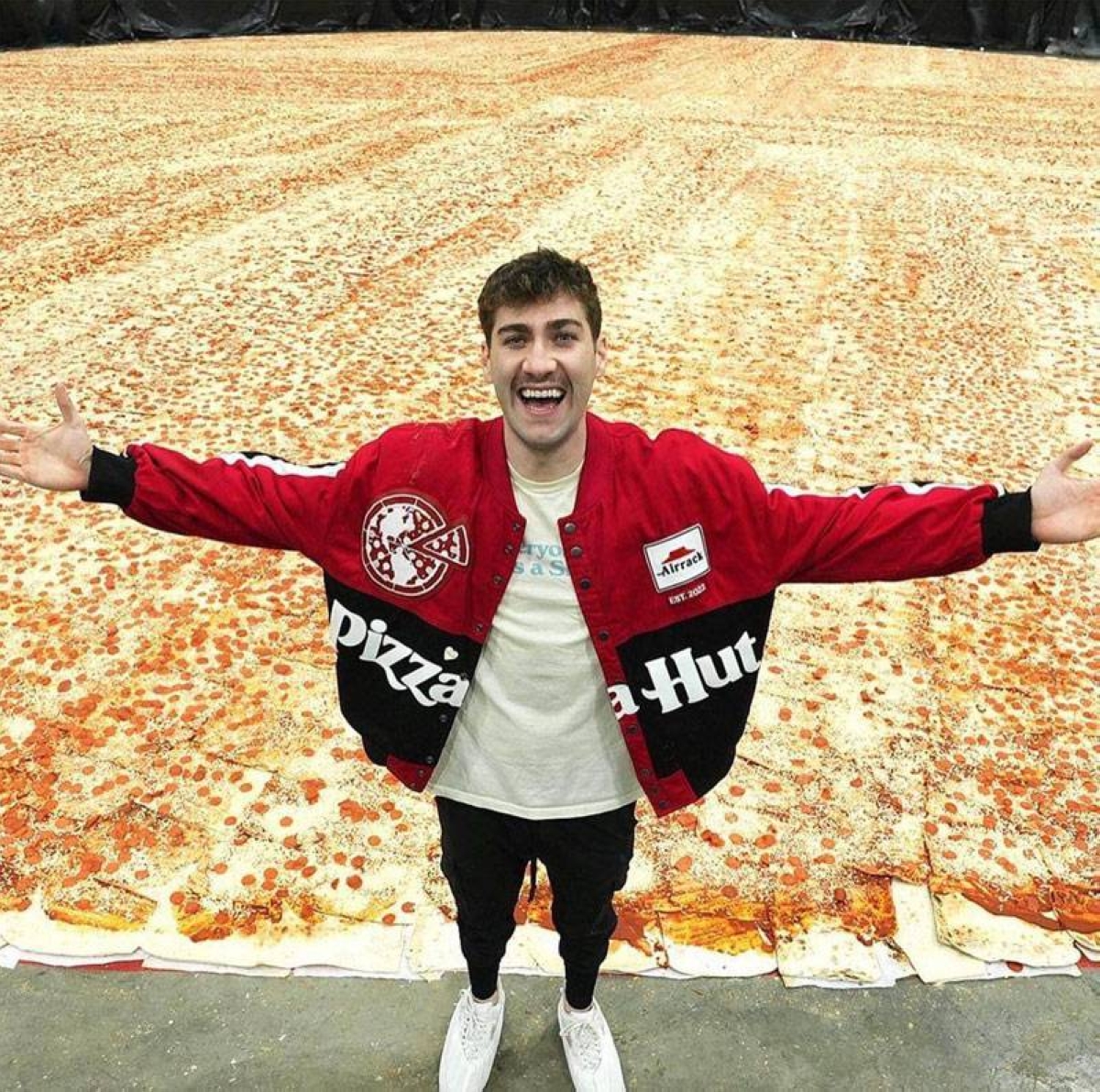 youtuber-pizza-hut-set-new-guinness-world-record-for-largest-pizza