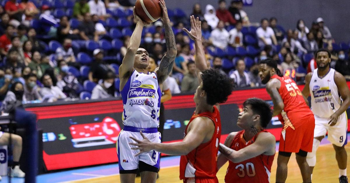 Hotshots demolish Batang Pier, advance to quarterfinals | The Manila Times