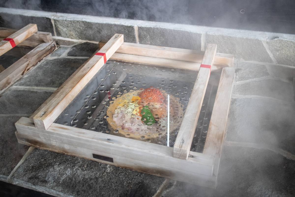 cozinhar nas fontes termais do Japão