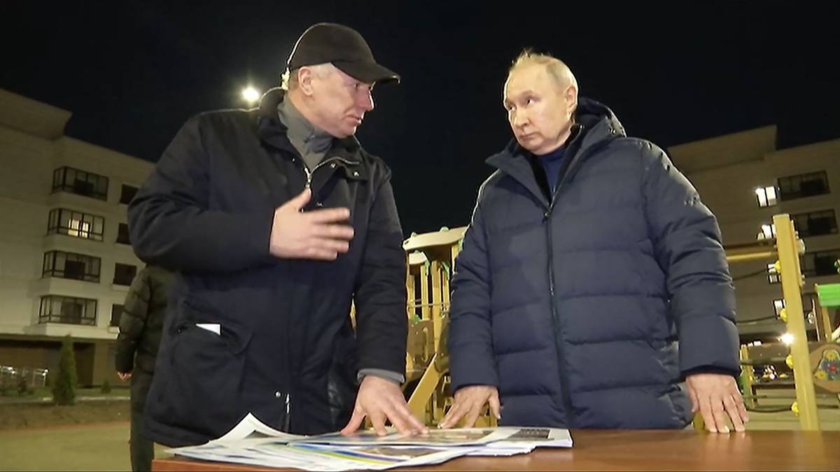 Putin Visits Mariupol In First Trip To Occupied Ukraine Territory | The ...