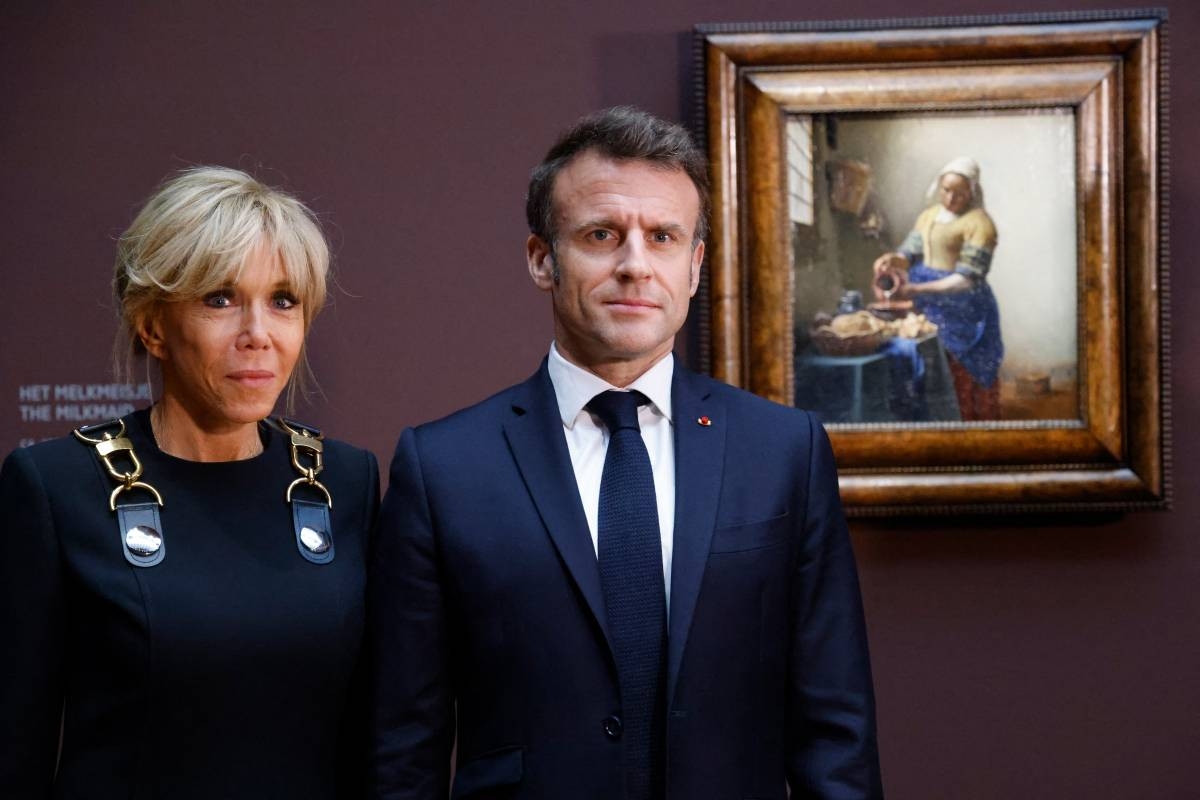 Брижит Макрон в Париже в новой коллекции от Louis Vuitton