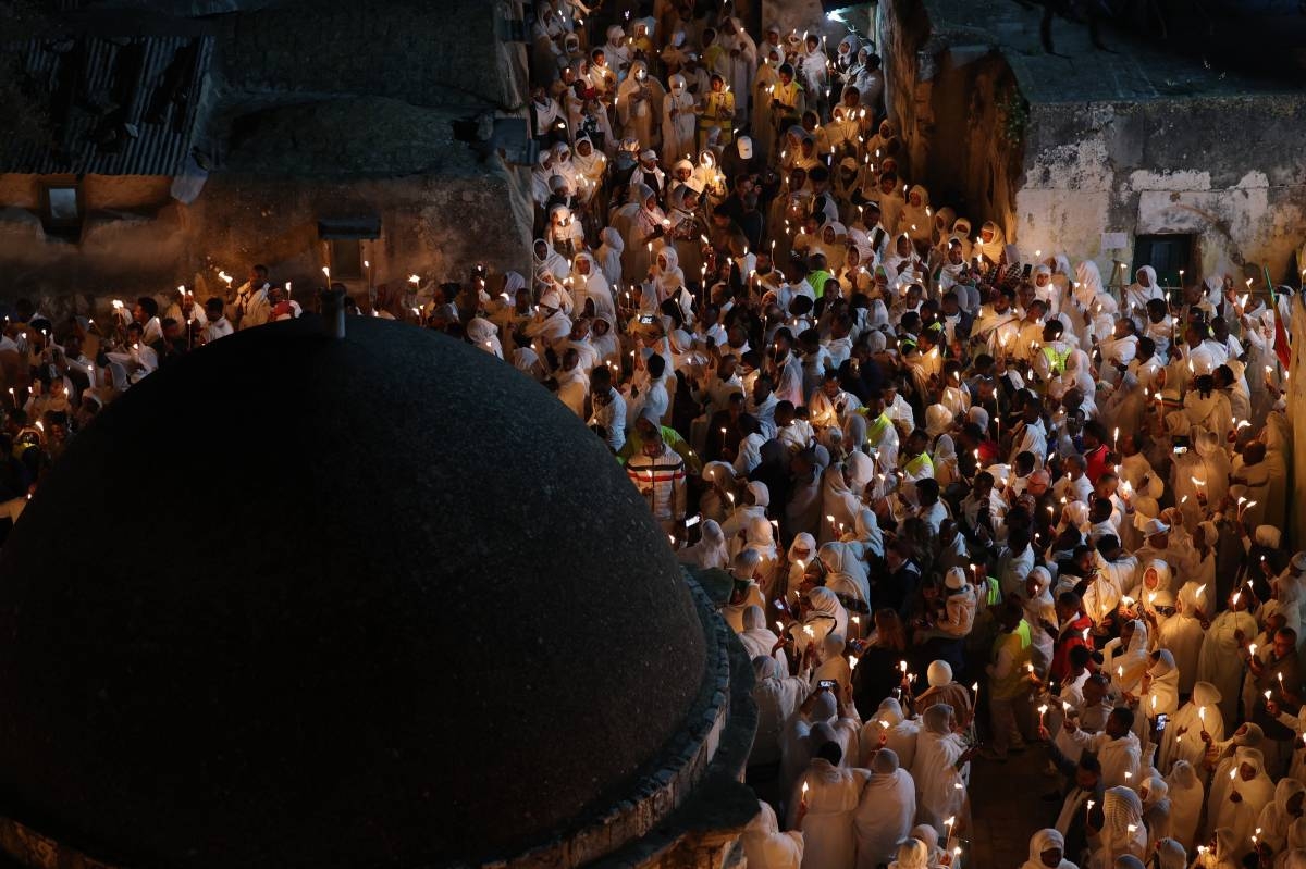 Thousands in Jerusalem for Orthodox Easter 'Holy Fire' rite | The ...