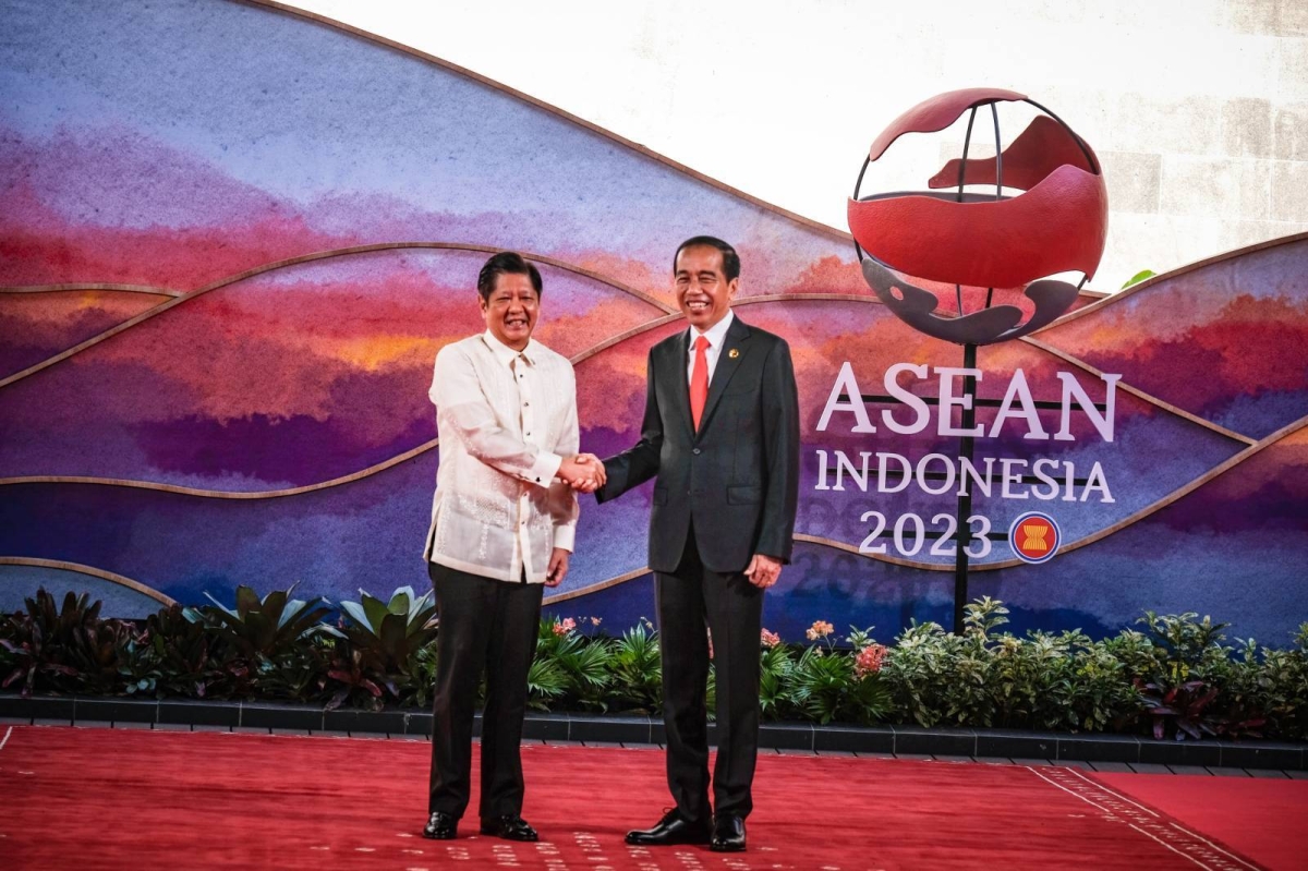 Marcos arrives at opening of 42nd Asean Summit in Indonesia The