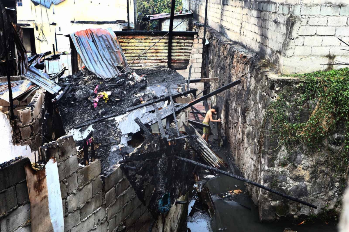 Fire hits homes in Las Piñas subdivision | The Manila Times