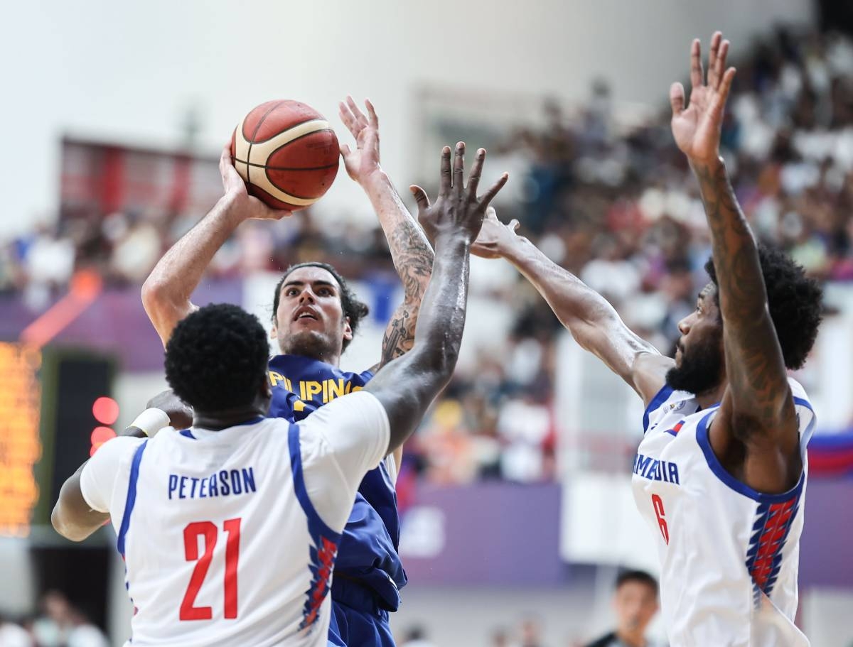 Gilas Pilipinas celebrates after reclaiming the gold medal in the 32nd Southeast Asian Games men’s basketball on Tuesday, May 16, 2023, in Phnom Penh, Cambodia. PHOTO BY RIO DELUVIO