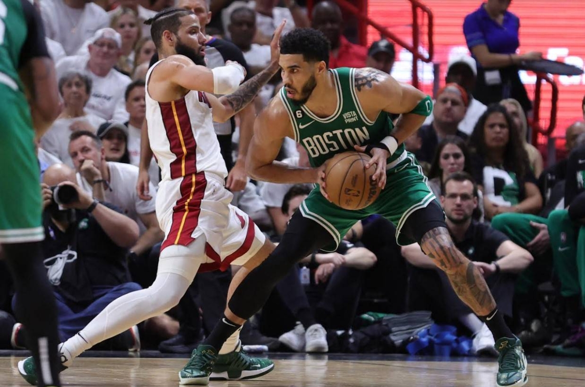 Celtics stay alive with victory at Heat