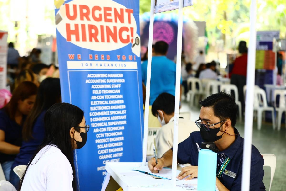 Graduating students line up for possible employment | The Manila Times