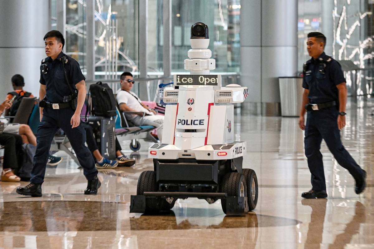 Singapore To Put More Police Robots On The Streets | The Manila Times