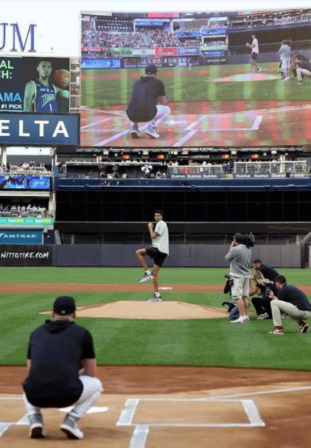 Likely Number 1 Pick in NBA Draft Victor Wembanyama Hangs Out at Yankee  Stadium on Tuesday - Fastball