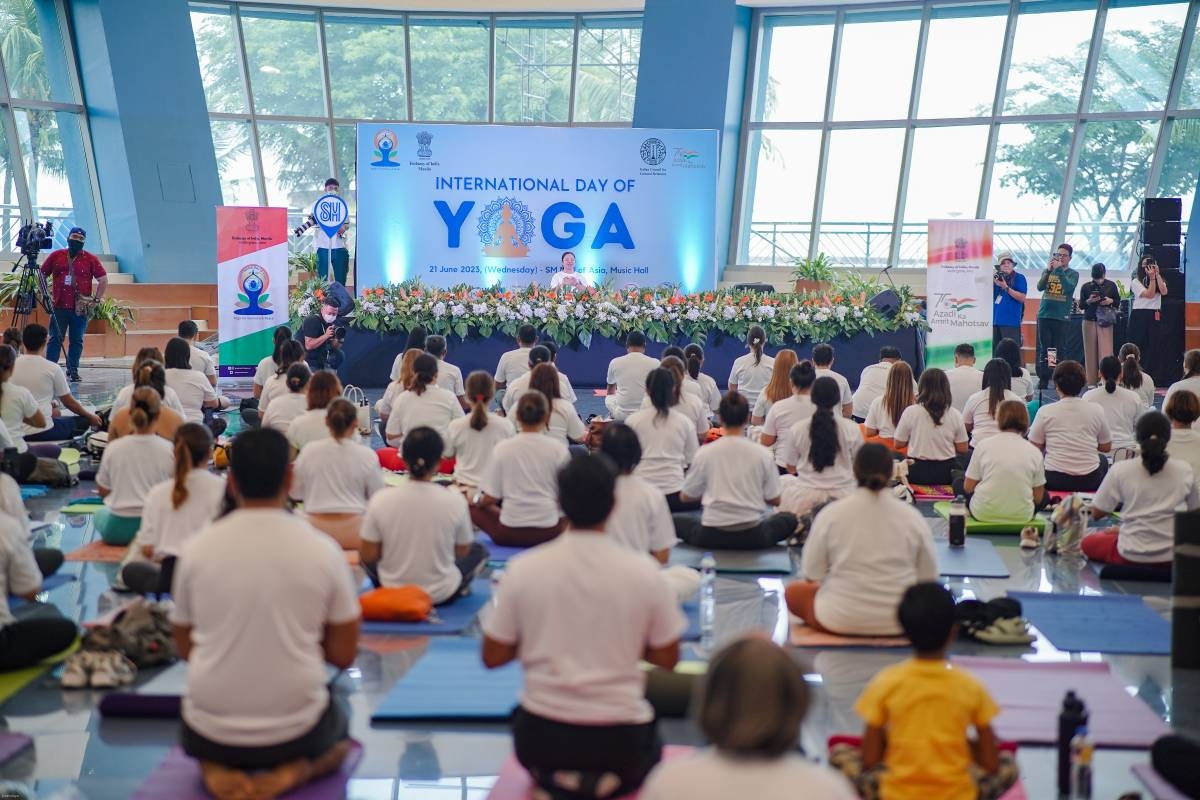 Indian Embassy Celebrates Th Intl Day Of Yoga In Manila The Manila Times