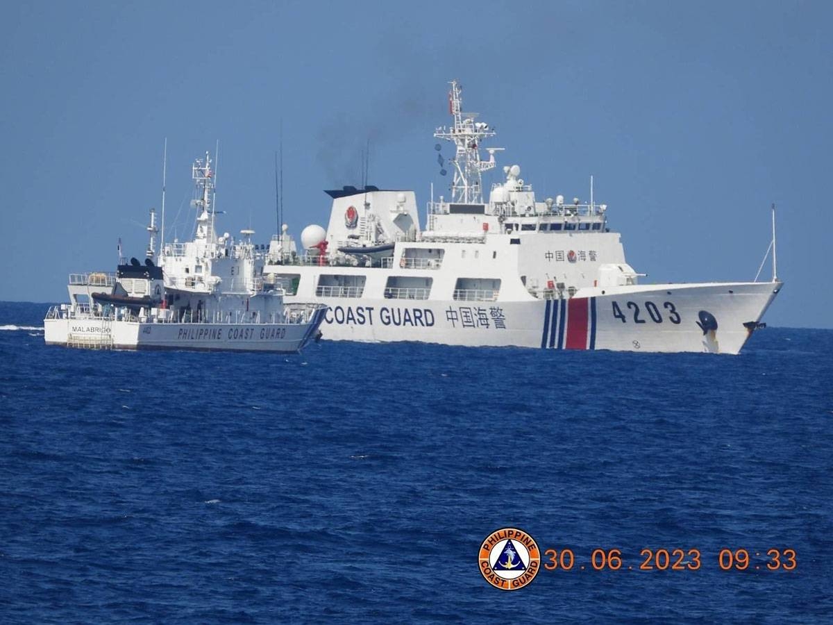 Chinese Boats Block PCG Vessels | The Manila Times